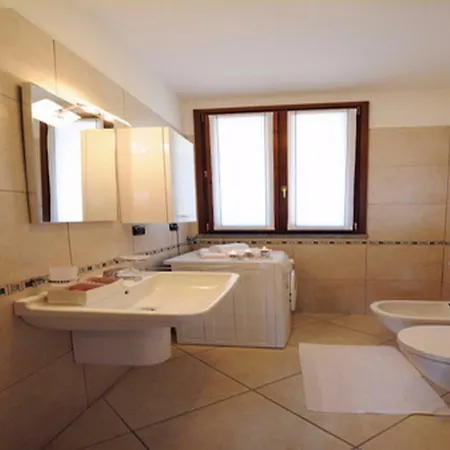Eden Aparthotel Argegno